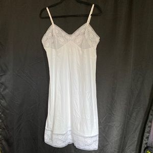 Vintage 90’s Vanity Fair floral dress slip